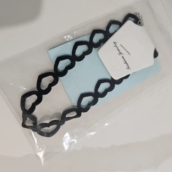 Goth Black Heart Choker Necklace - Picture 3 of 3